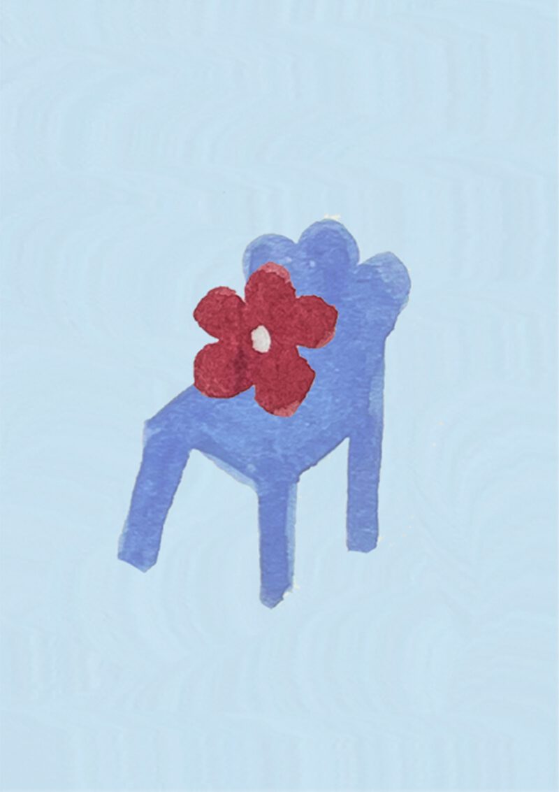 Blå stol med blomst.